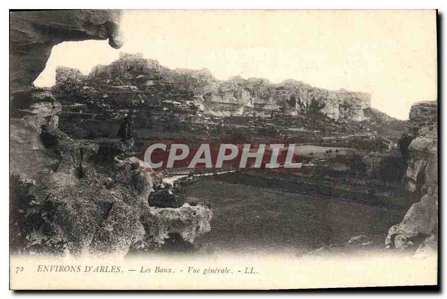 CPA Environs d'Arles les Baux Vue generale