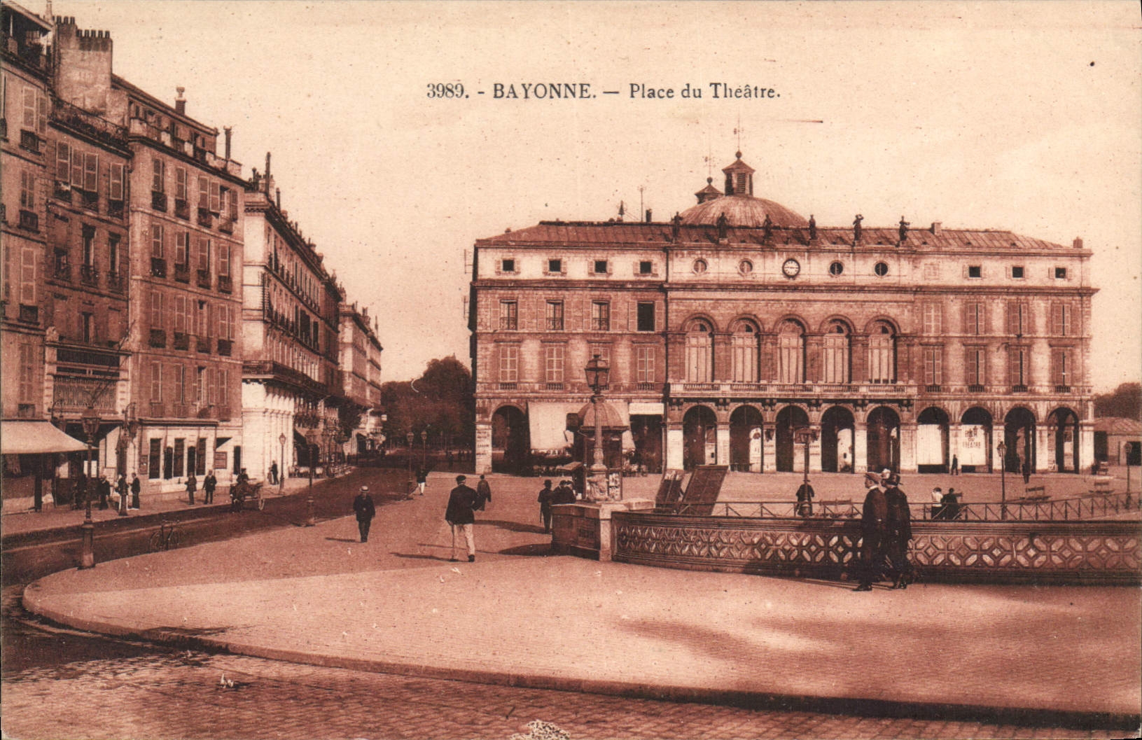 CPA Bayonne Place de Theatre