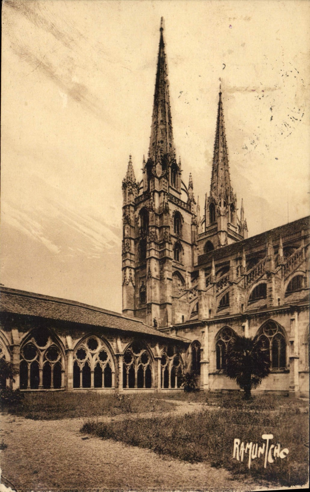CPA Bayonne Cloitre Cathedrale de Bayonne
