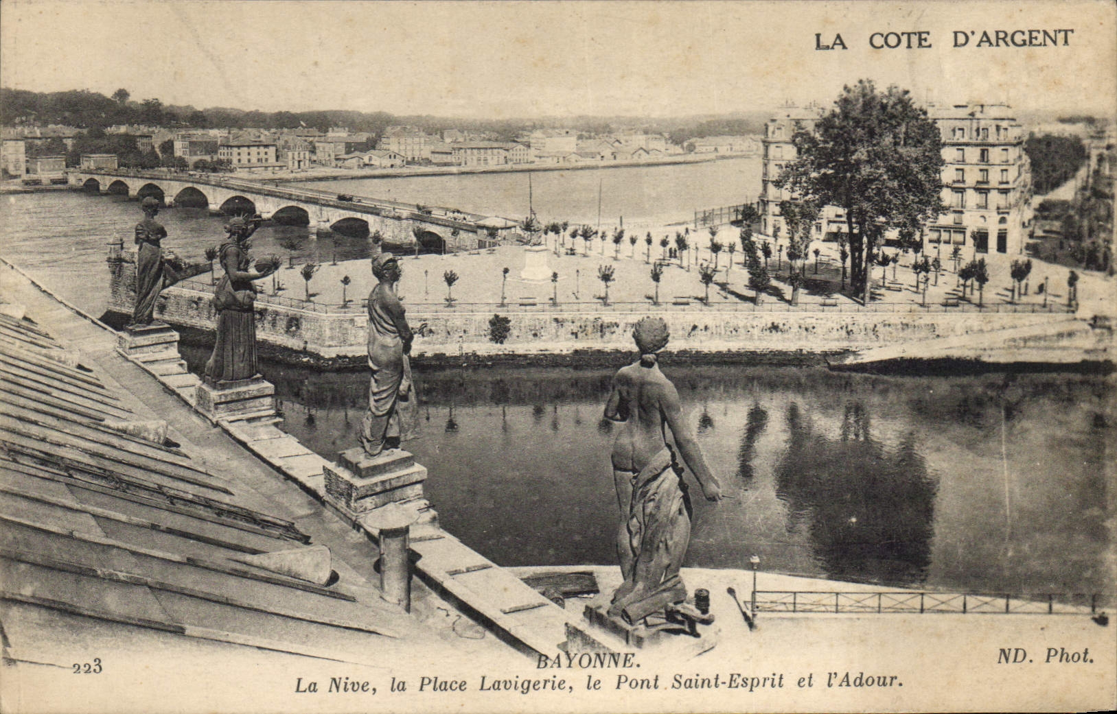 CPA Bayonne La Nive la Place Lavigerie le Pont Saint Esprit et l'Adour