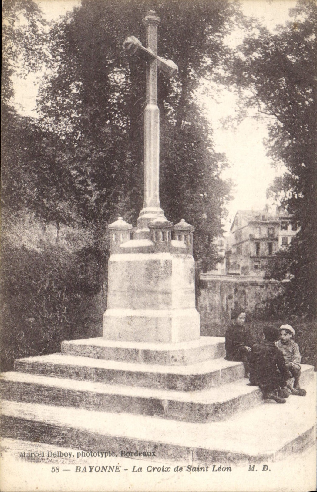 CPA Bayonne La Croix de Saint Leon