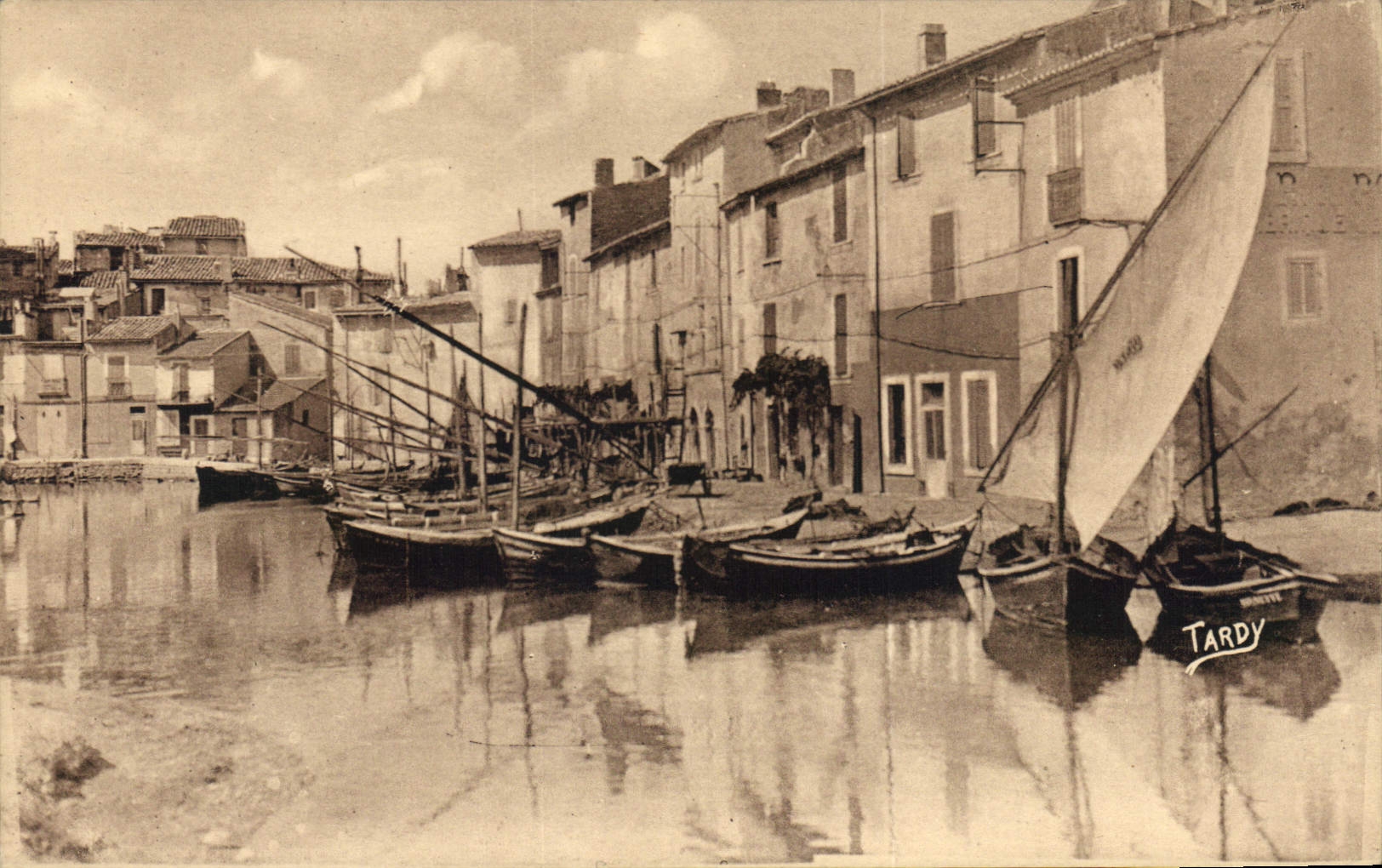 CPA Sites de Provence Littoral de Marseille Martigues Le Quai Breacon Bateaux