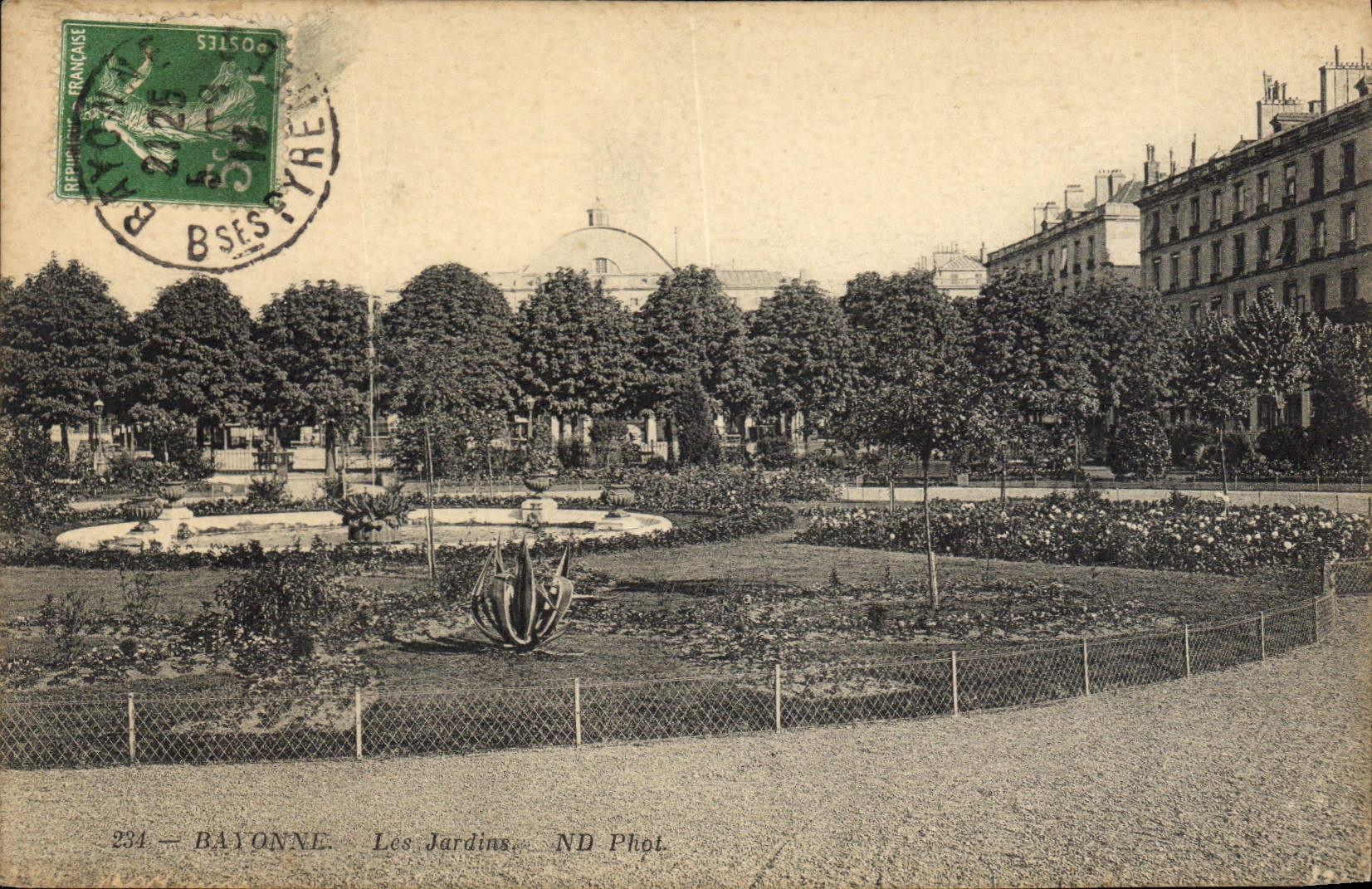 CPA Bayonne Les Jardins