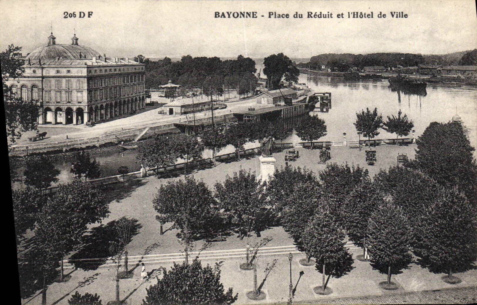 CPA Bayonne Place du Reduit
