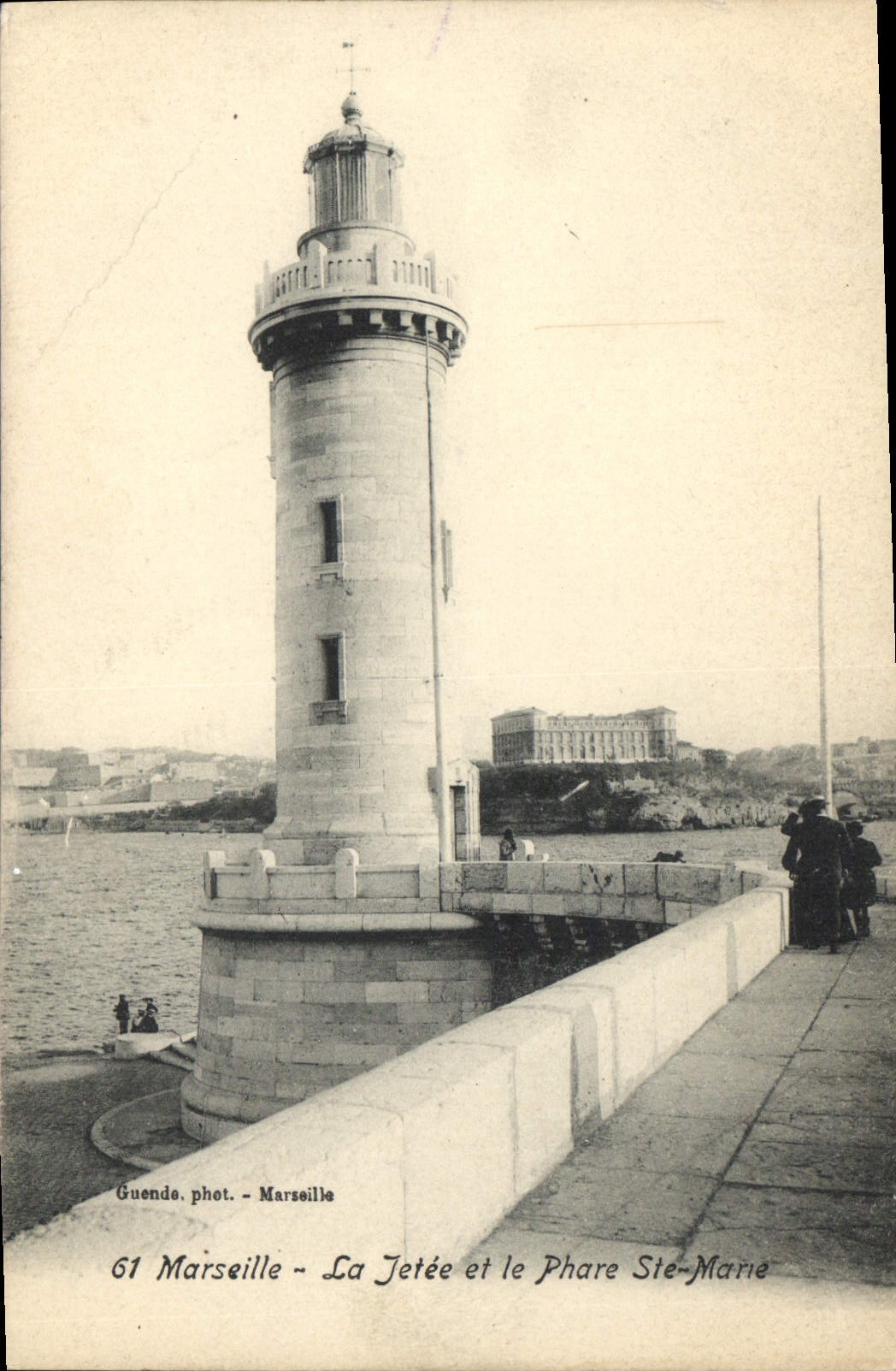 CPA Marseille La Jetee et le Phare Ste Marie
