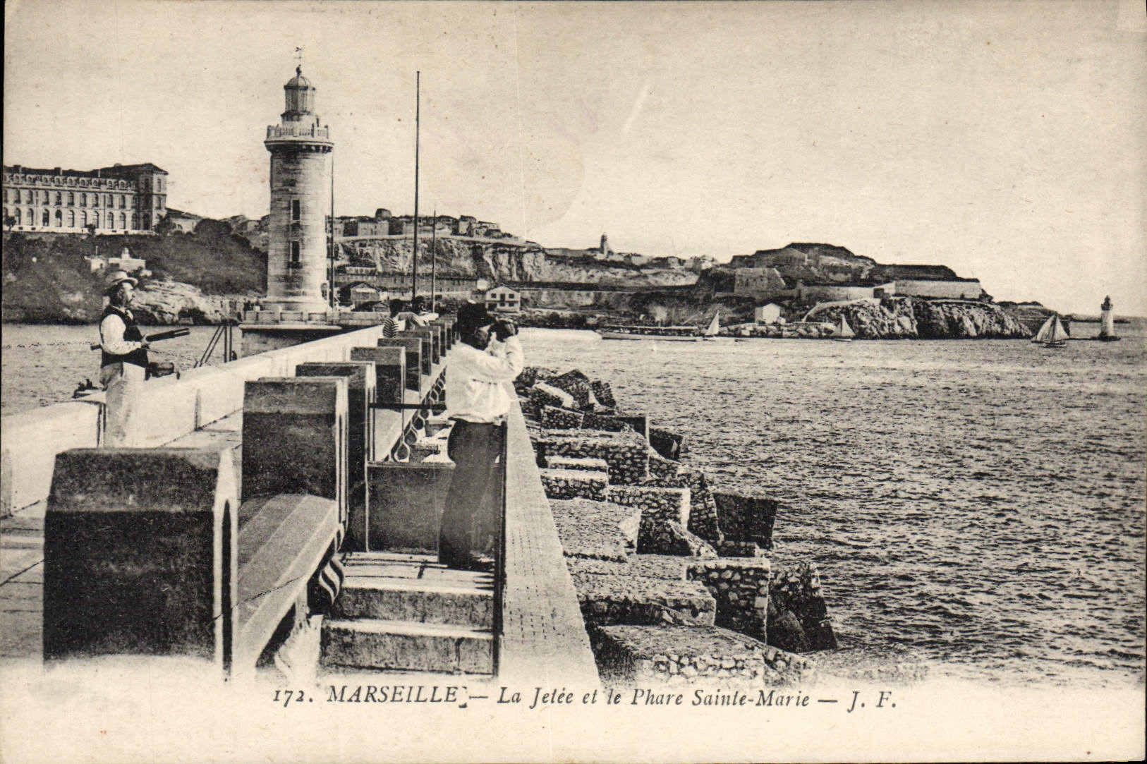 CPA Marseille La jetee et le Phare Sainte Marie