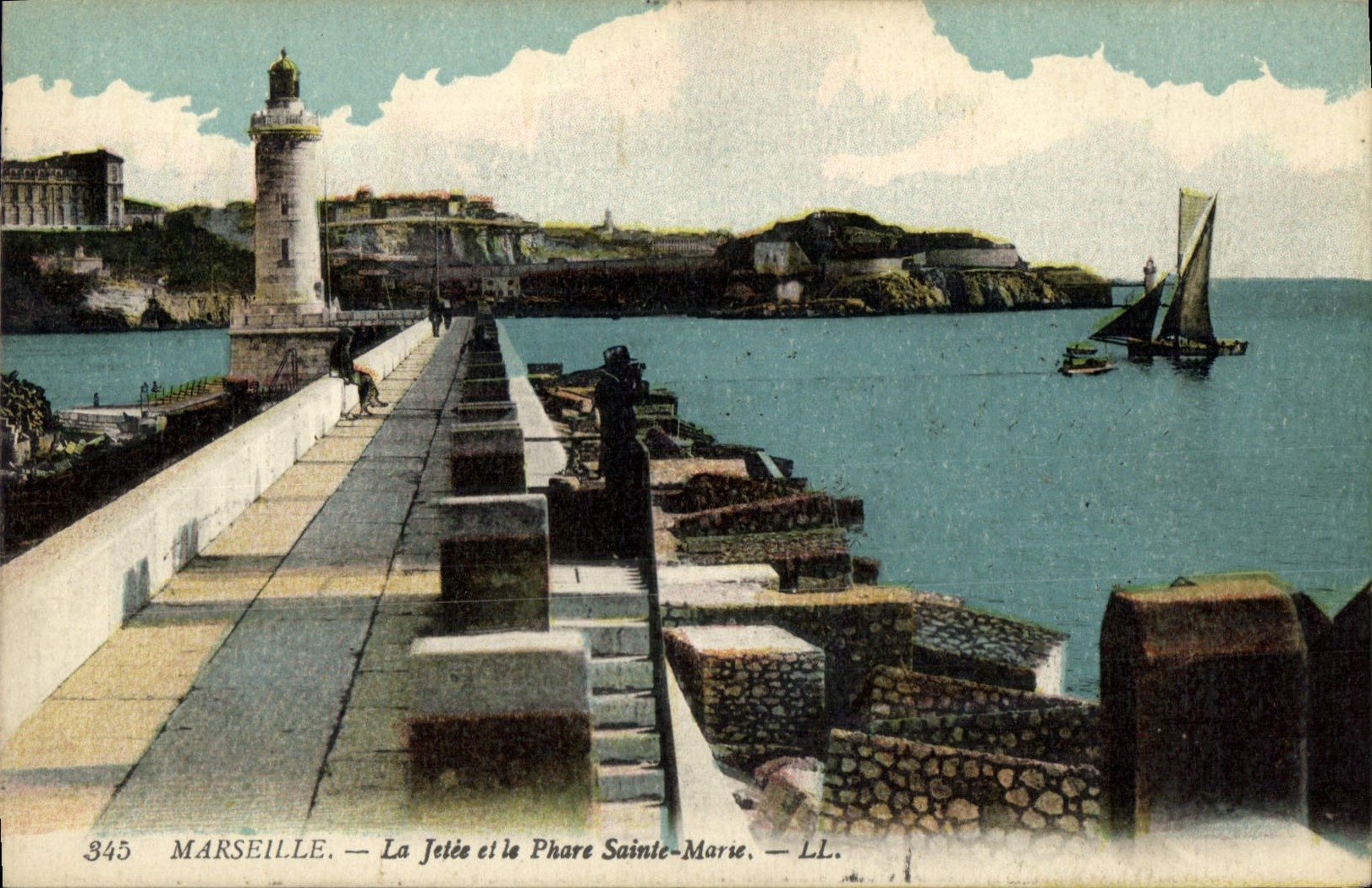 CPA Marseille La jetee et le Phare Sainte Marie