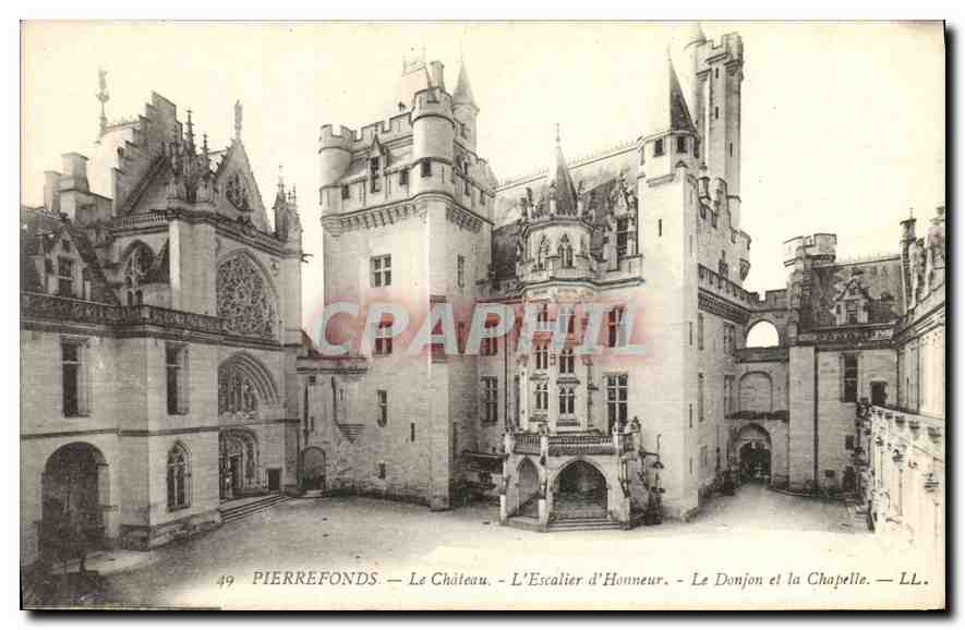 CPA Pierrefonds Le Château L'escalier d'honneur Le donjon et la chapelle