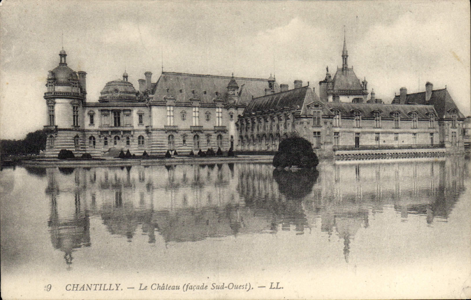 CPA Chantilly Le Chateau (Facade Sud Ouest)