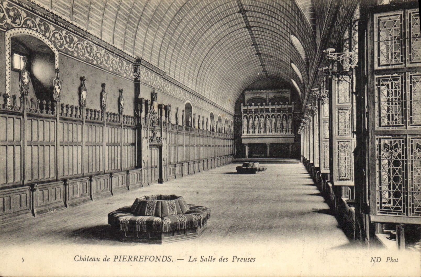 Château de PIERREFONDS — La Salle des Preuses — ND Phot
