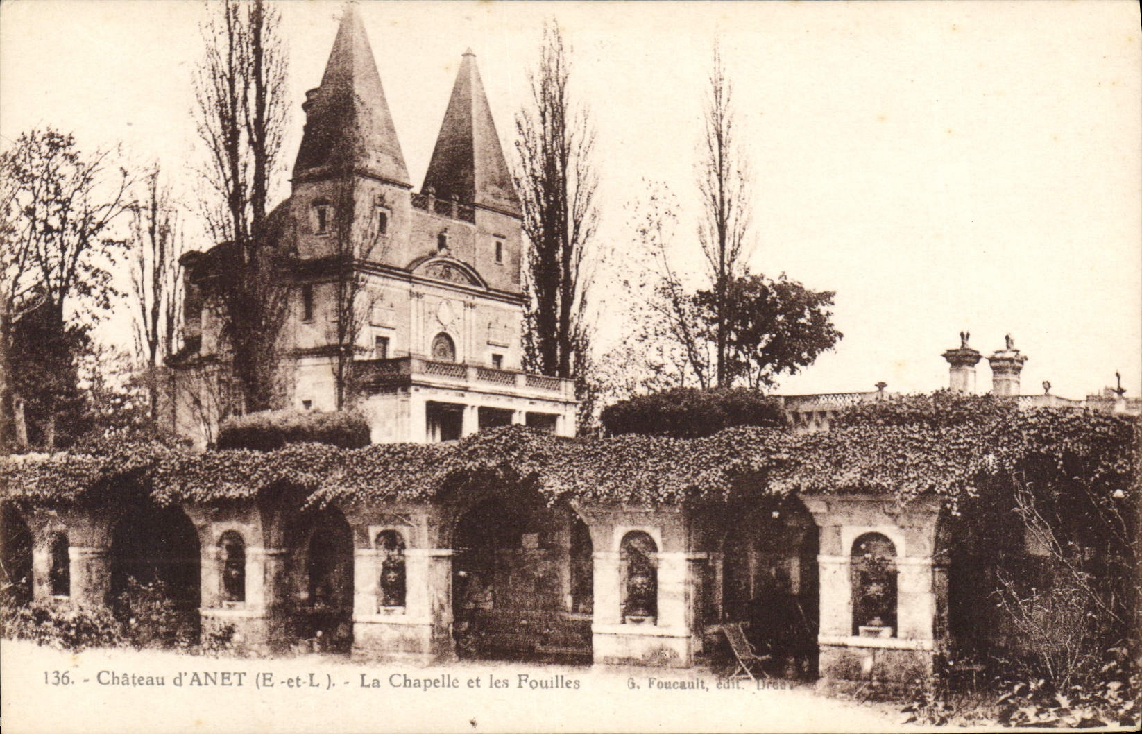 CPA Chateau d'Anet (Eure et Loire) La Chapelle et le Fouilles