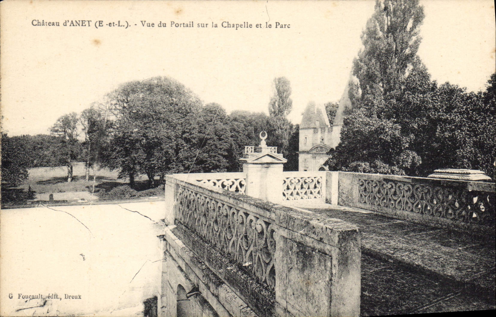 CPA Chateau d'Anet (Eure et Loire) Vue du Portail sur la Chapelle et le Parc