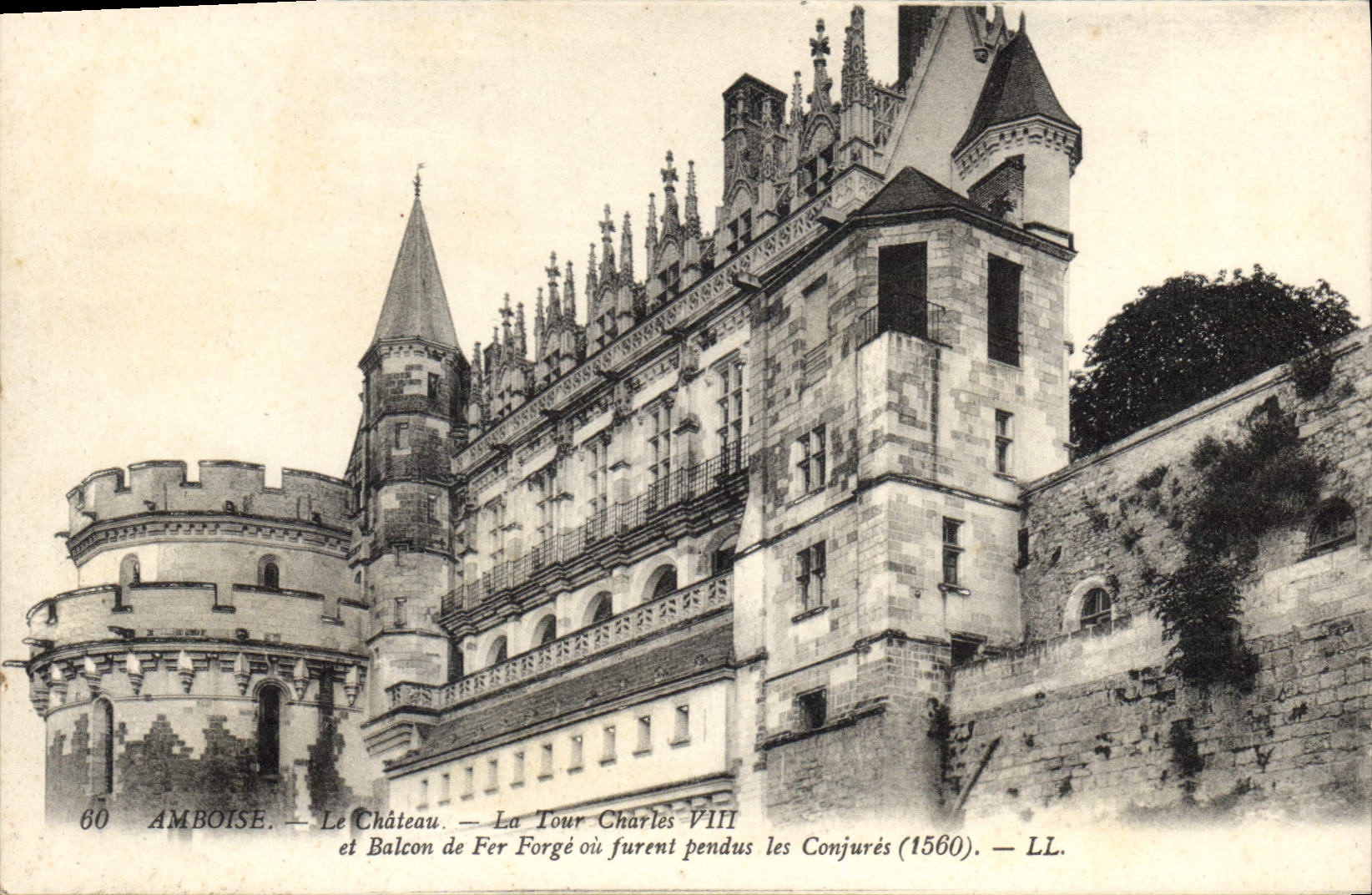 CPA Amboise Le Château La Tour Charles VII et balcon de fer forge