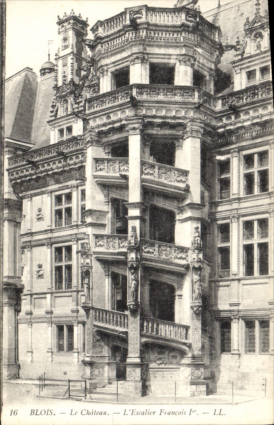 Blois — Le Château — L'Escalier François Ier — LL. — n°16