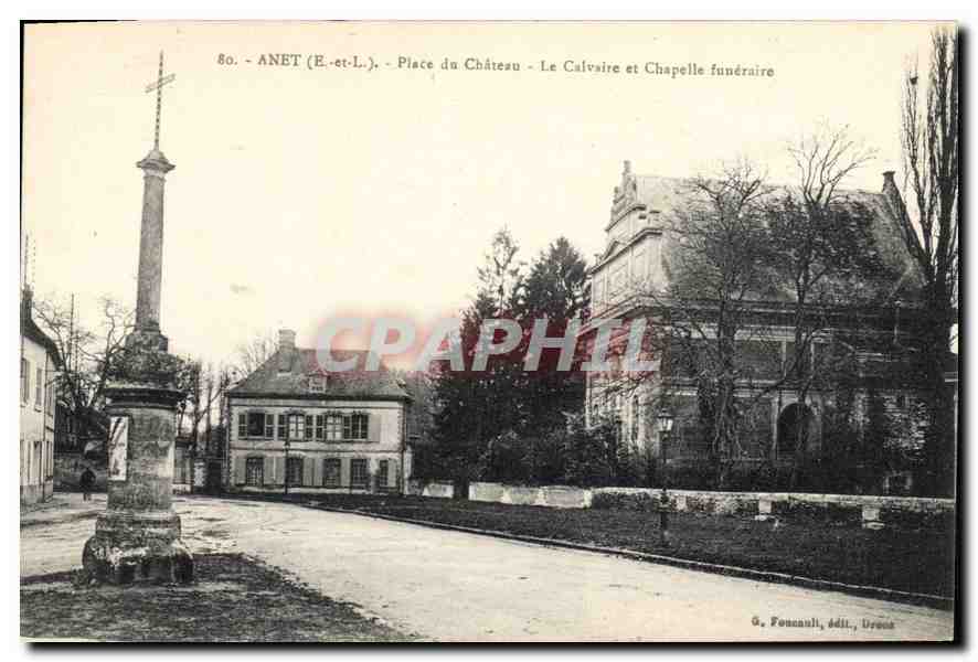CPA Anet (E et L) Place du Château Le calvaire et chapelle funeraire