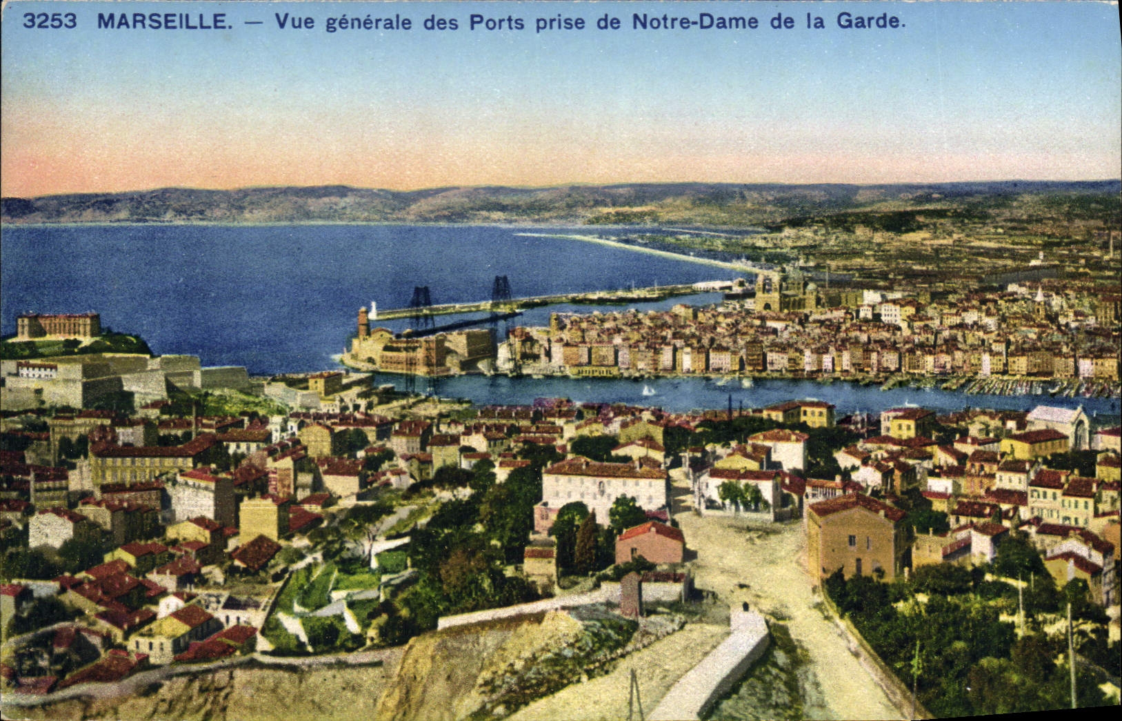 CPA Marseille Vue generale des Ports prise de N D de la Garde