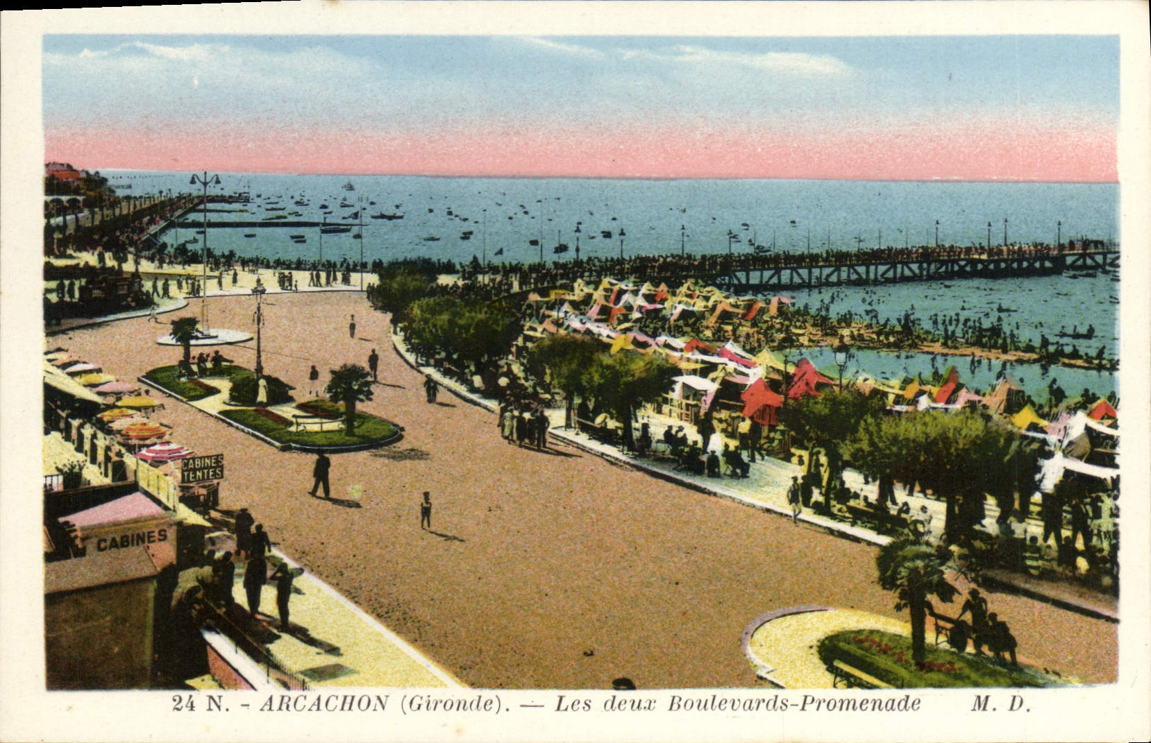 CPA Arcachon (Gironde) Les deux Boulevards Promenade