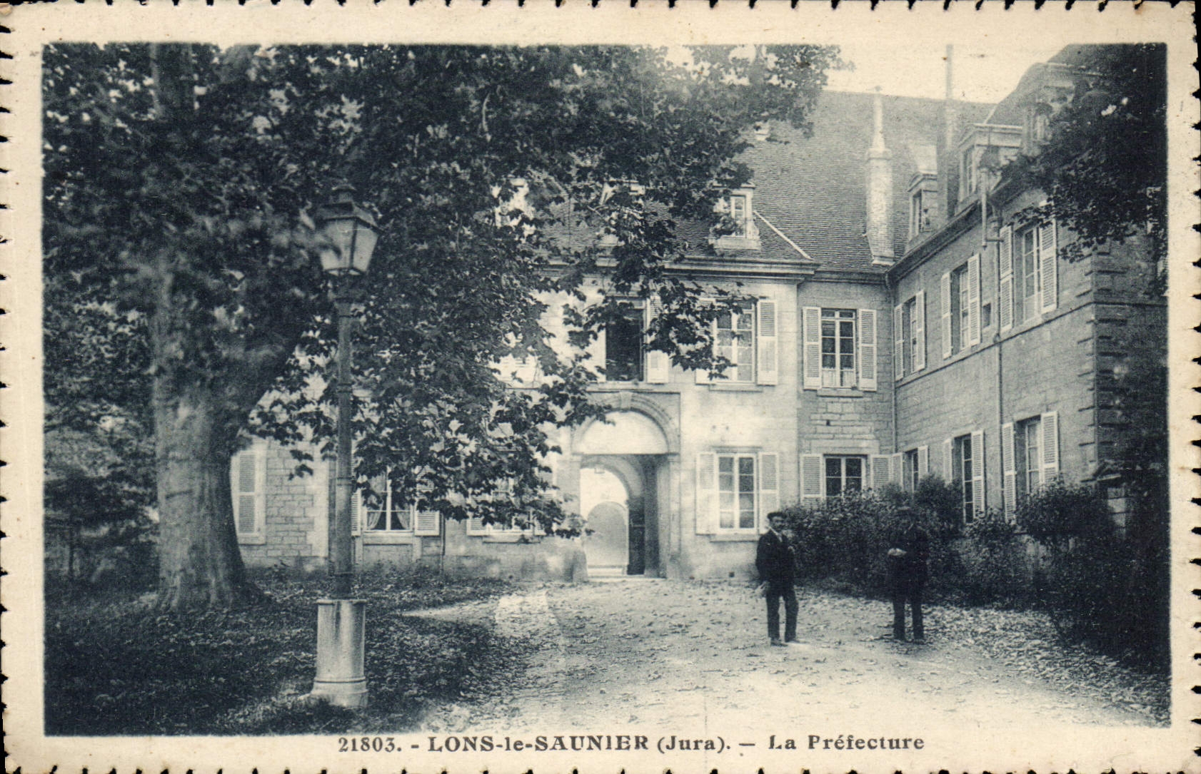 CPA Lons le Saunier (Jura) La Prefecture