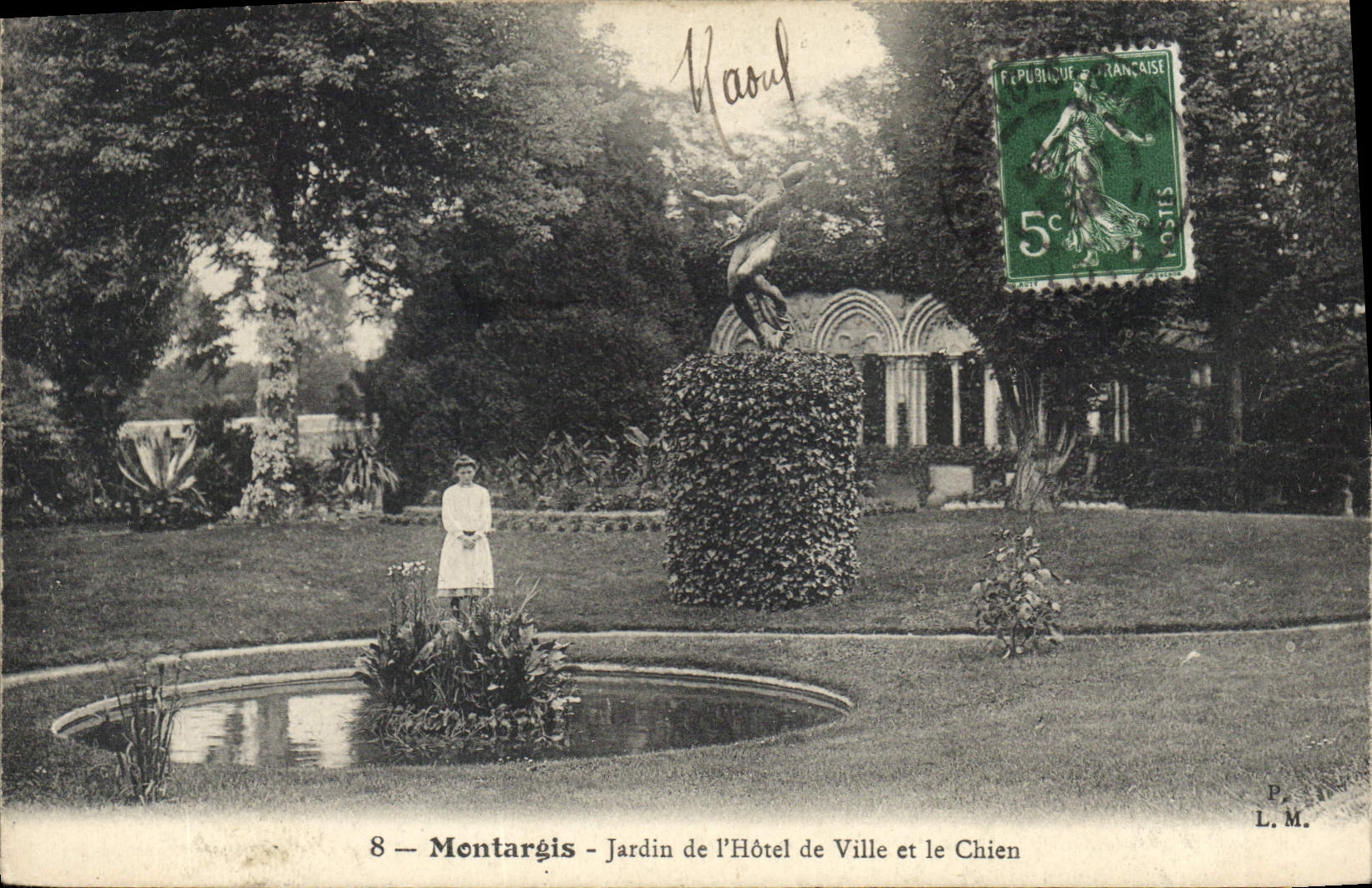 CPA Montargis Jardin de l'Hotel de Ville et le Chien