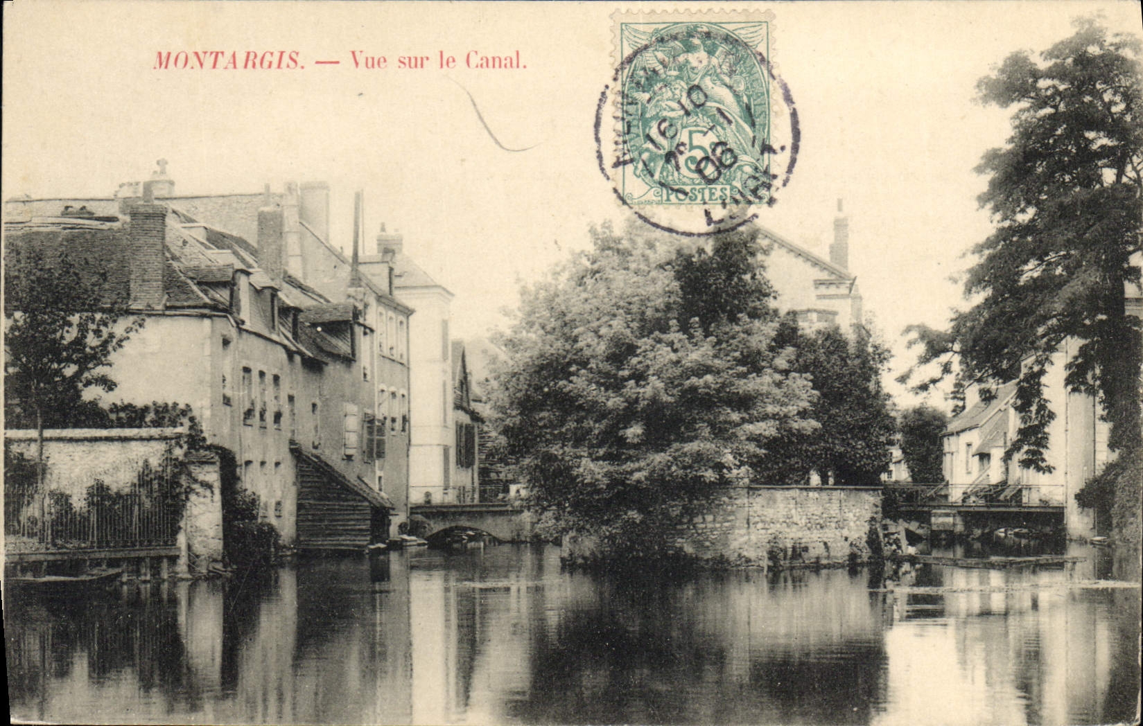 CPA Montargis Vue sur le Canal