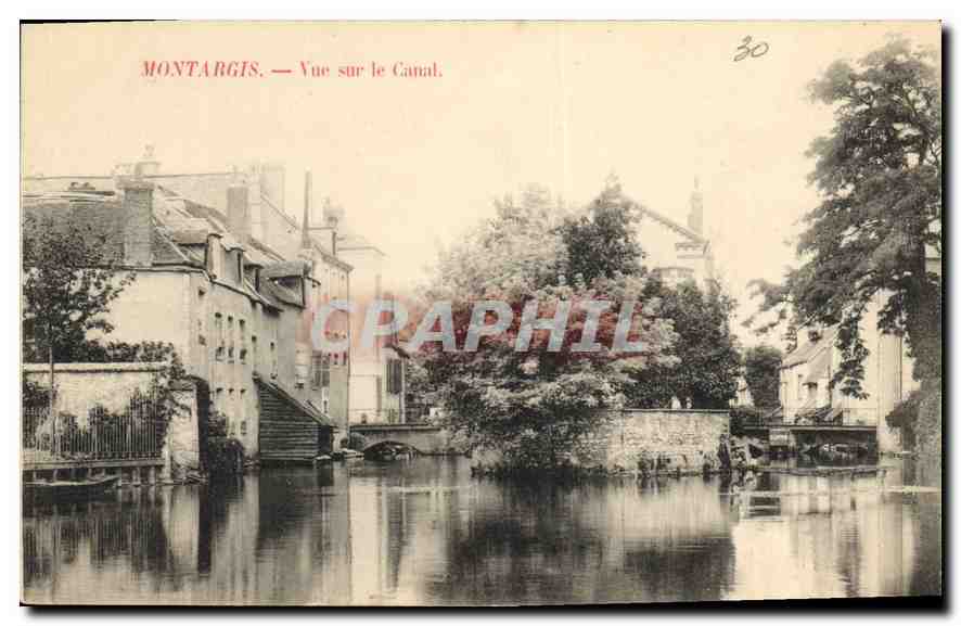 CPA Montargis Vue sur le Canal
