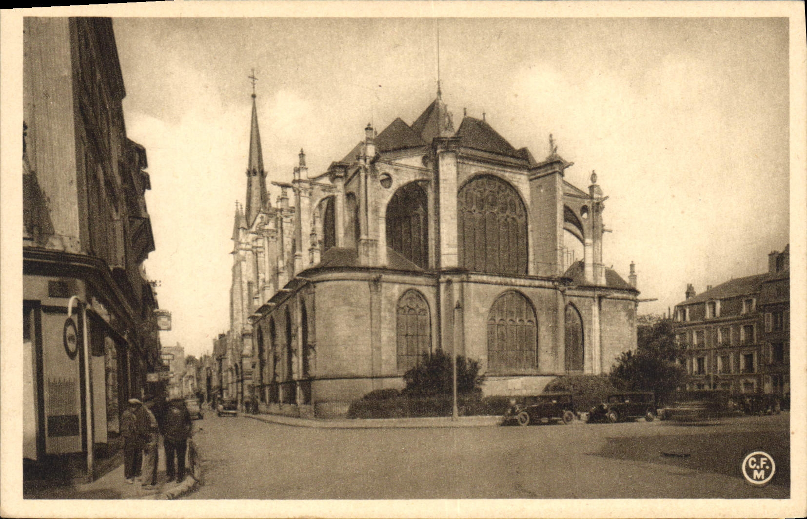 CPA Montargis L'Eglise Sainte Madeleine
