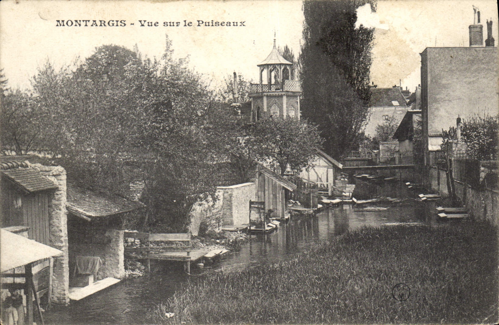 CPA Montargis Vue sur le Puiseaux