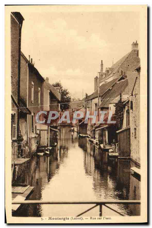 CPA Montargis (Loiret) Rue sur l'eau