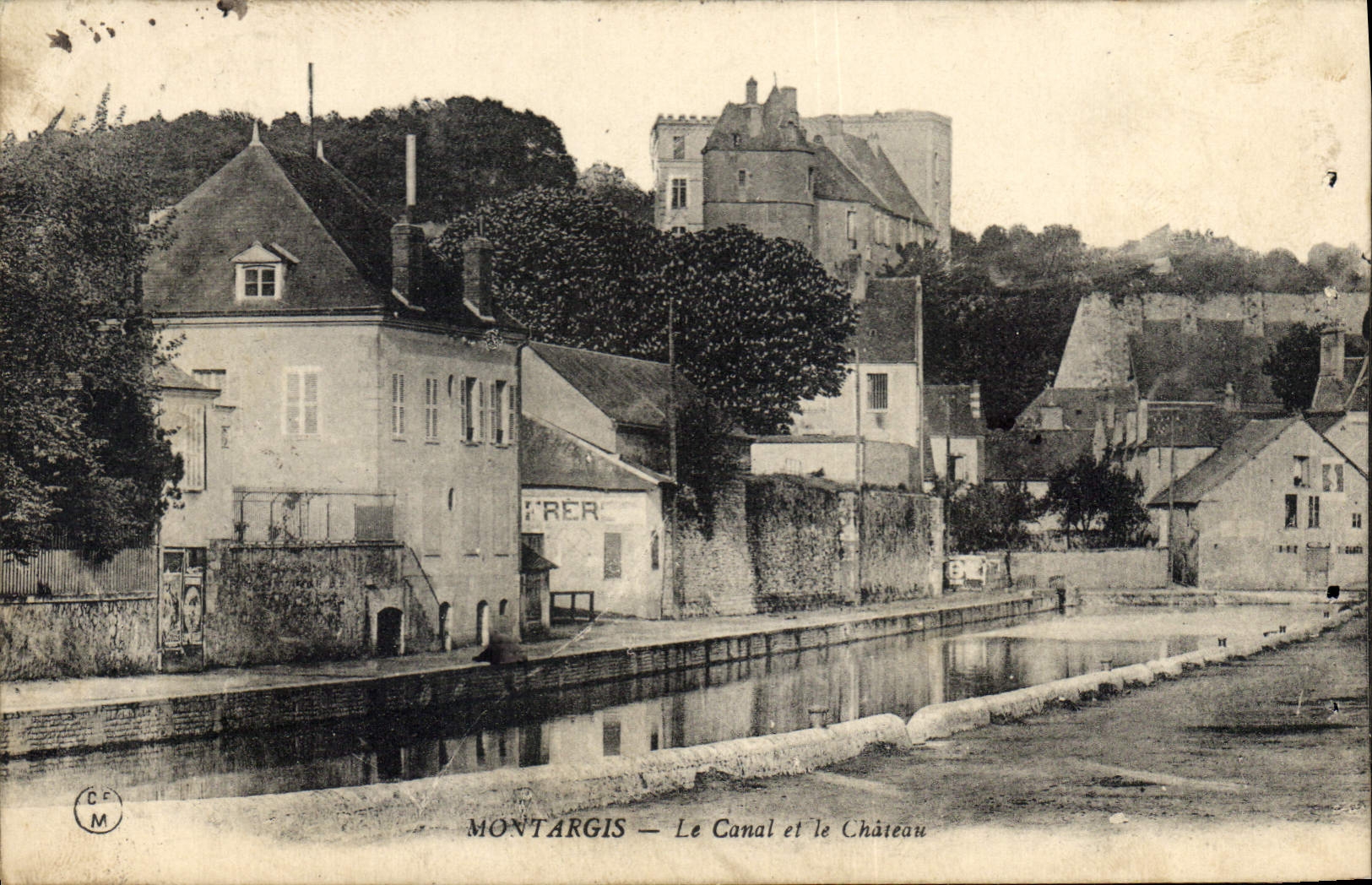 CPA Montargis Le Canal et le Chateau
