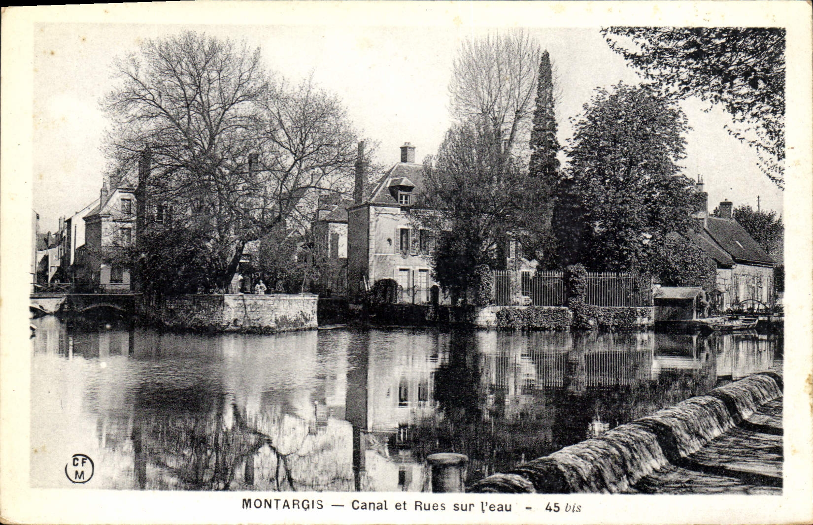 CPA Montargis Canal et Rues sur l'eau