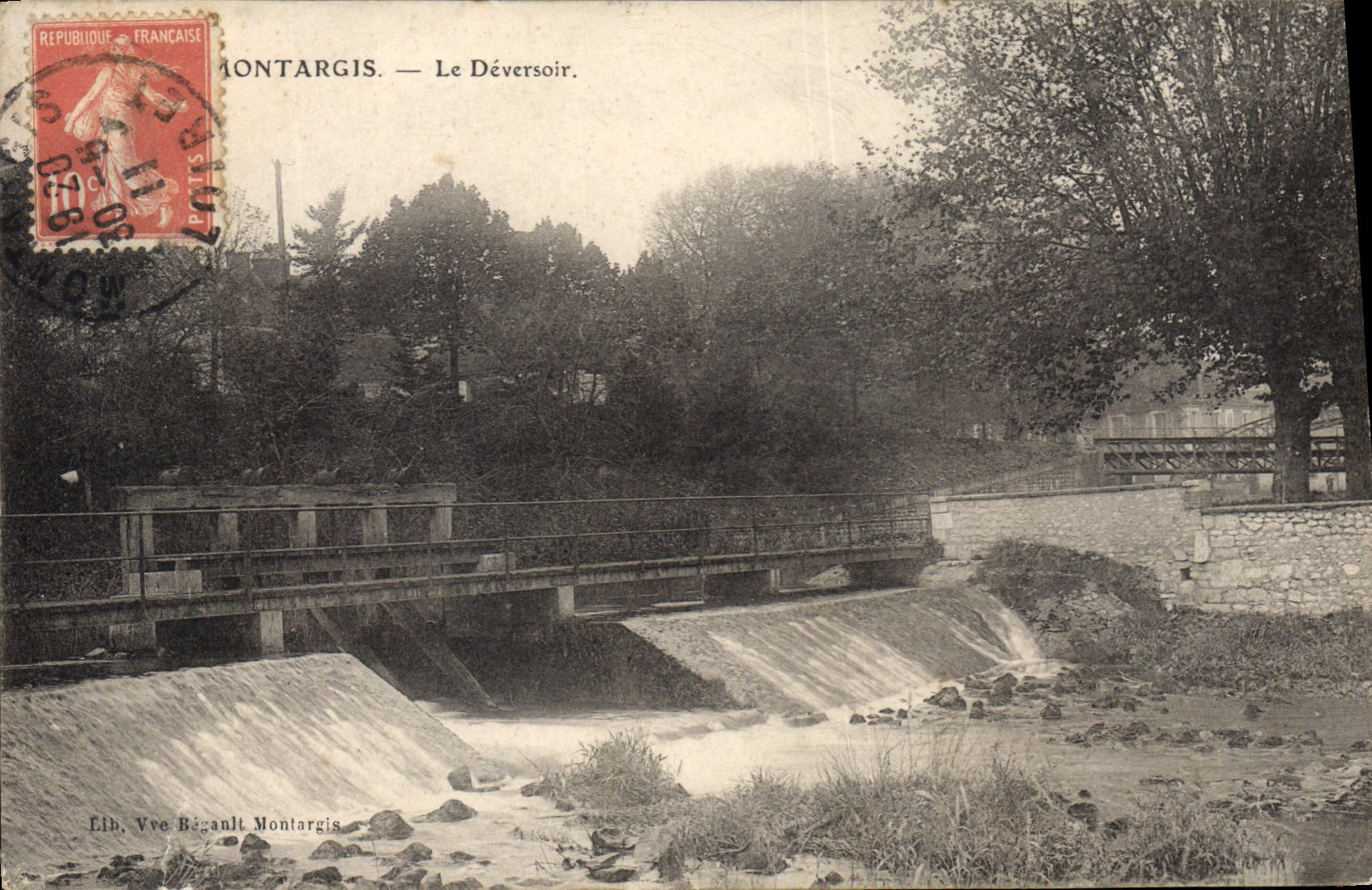 CPA Montargis Le Deversoir