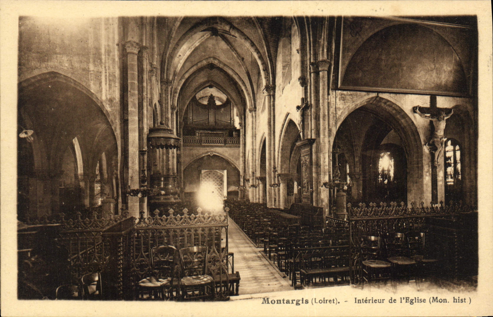 CPA Montargis (Loiret) Interieur de l'Eglise