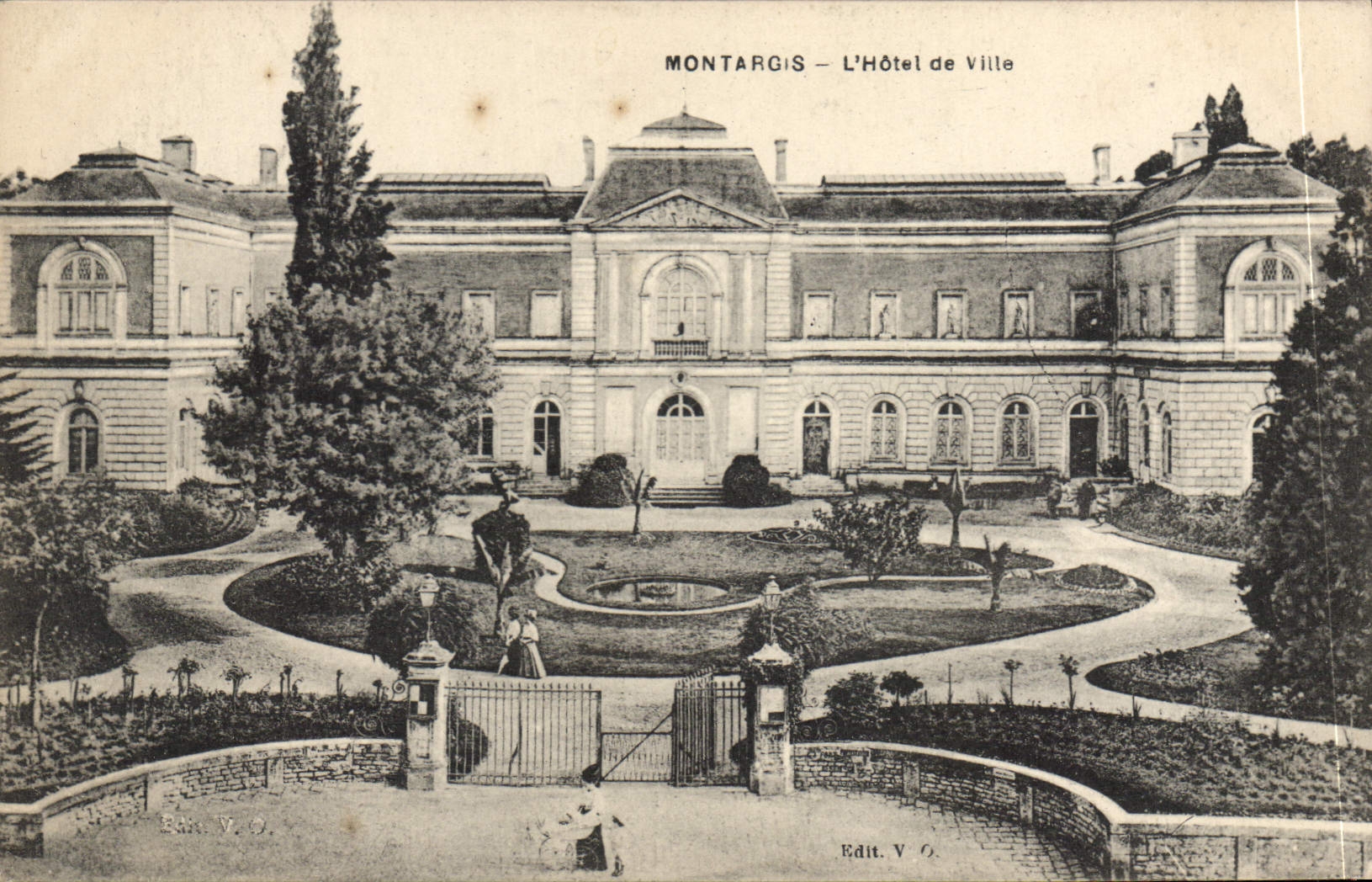 CPA Montargis L'Hotel de Ville