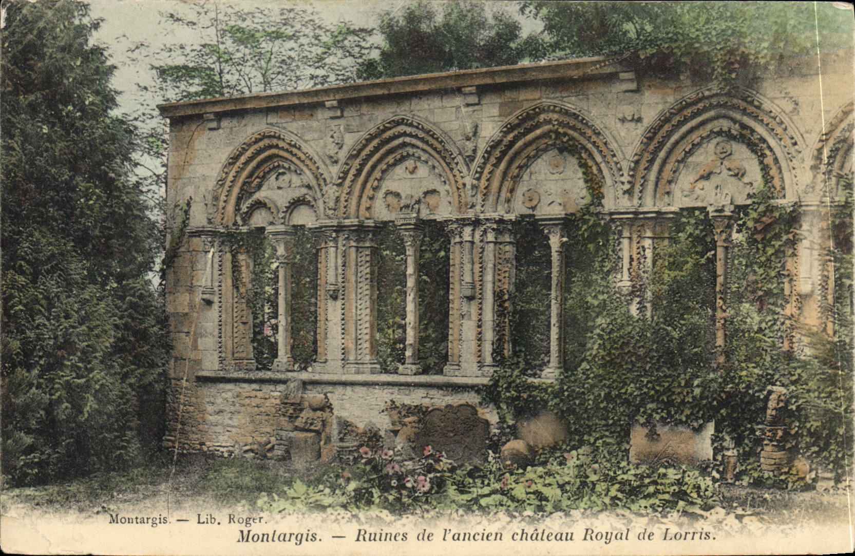 CPA Montargis Ruines de l'ancien chateau Royal de Lorris