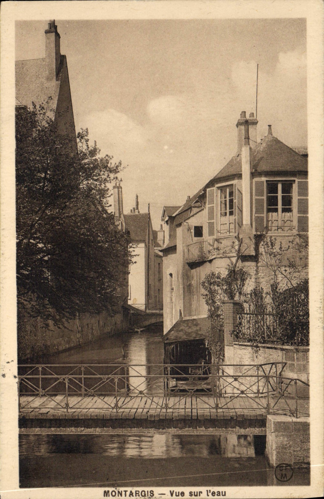Montargis — Vue sur l'eau — Éditeur C.F. M.