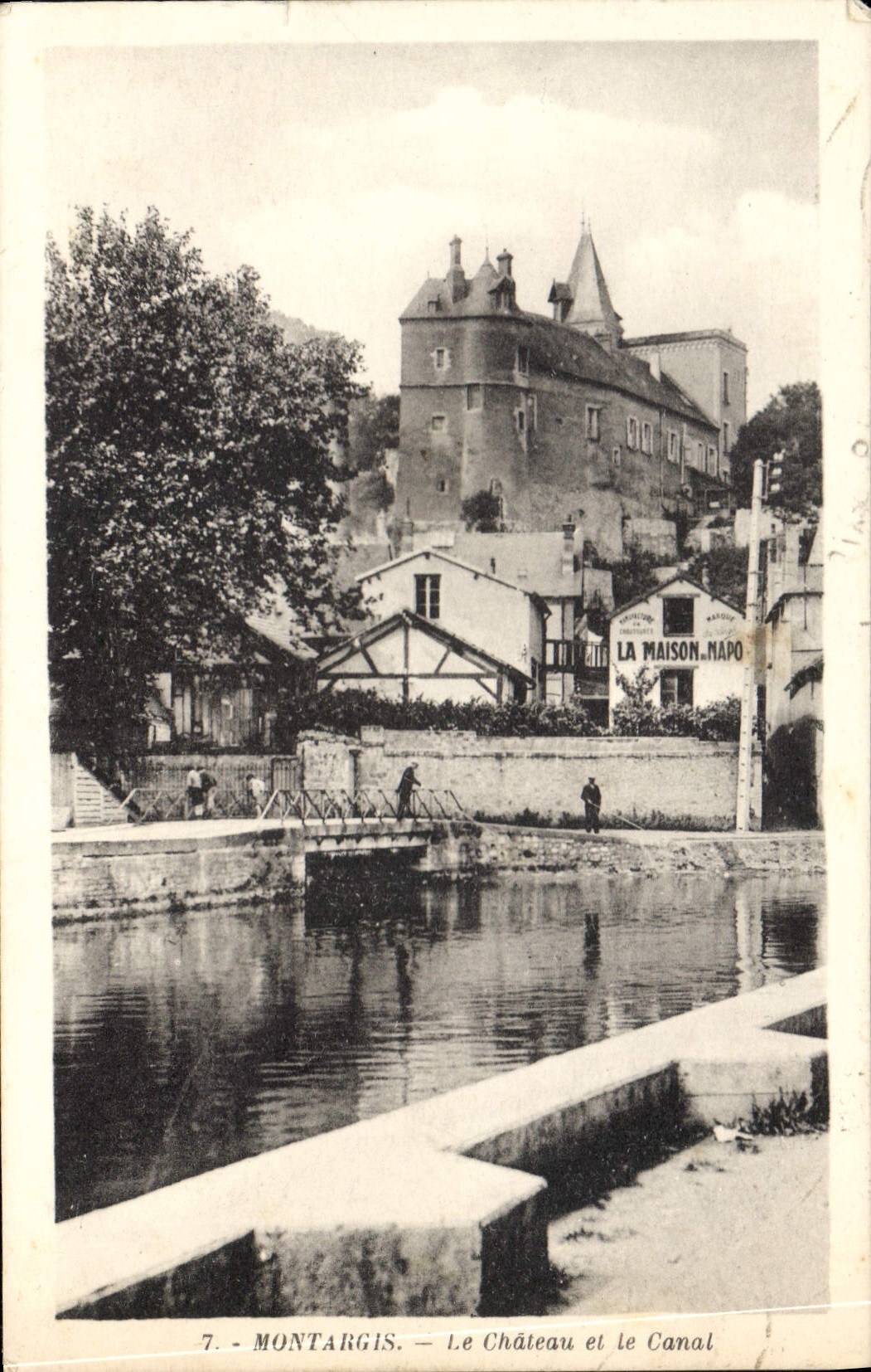 CPA Montargis Le Chateau et le Canal