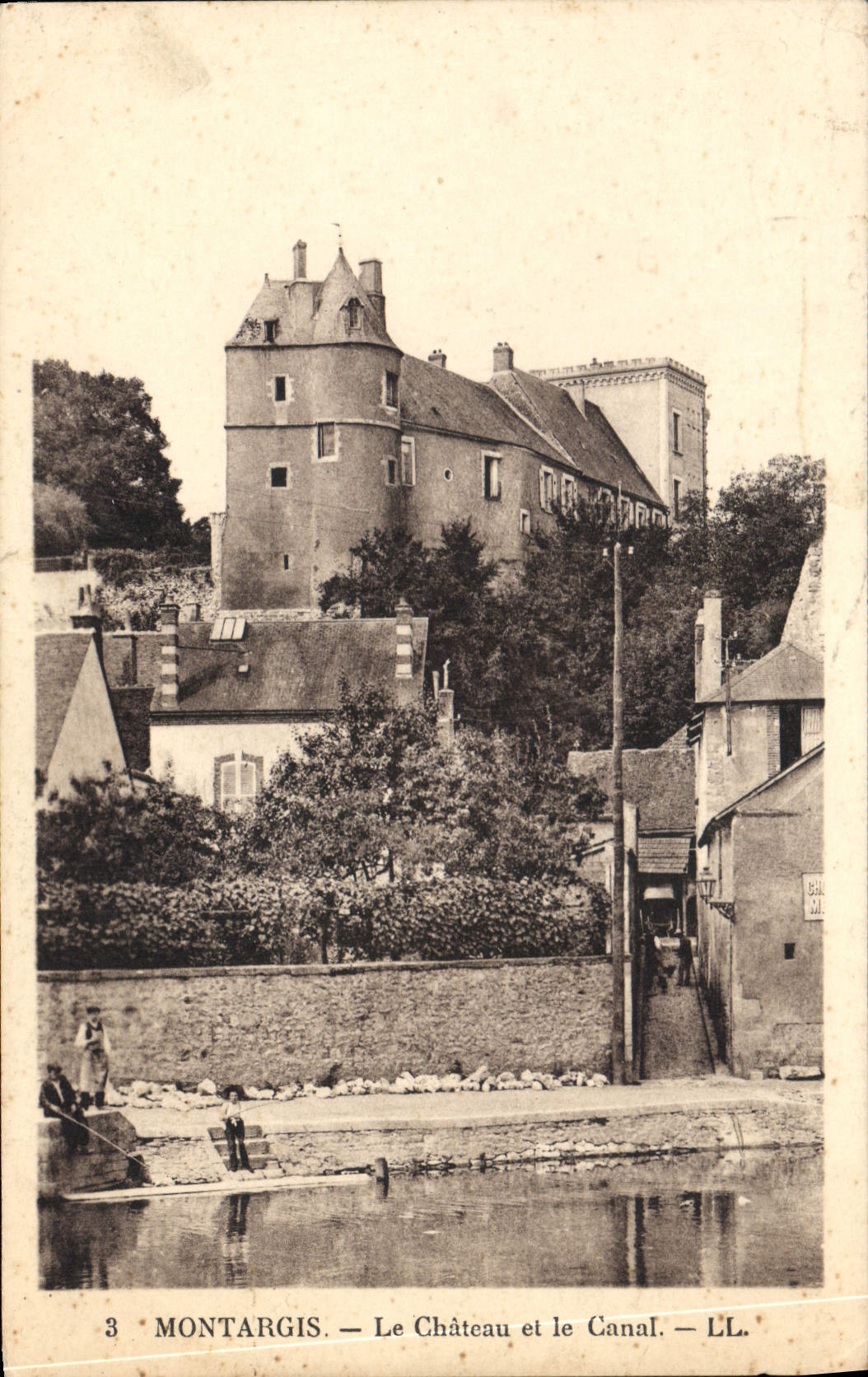 CPA Montargis Le Chateau et le Canal