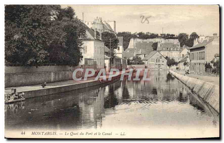 CPA Montargis Le Quai du Port et le Canal