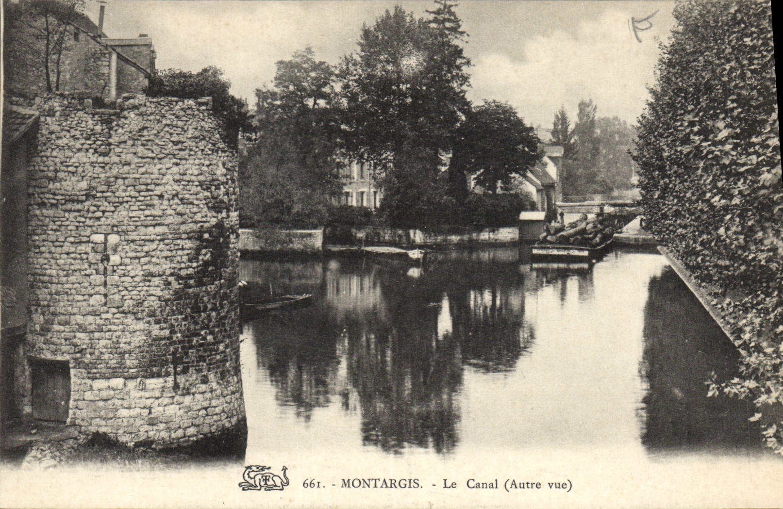 CPA Montargis Le Canal (Autre vue)