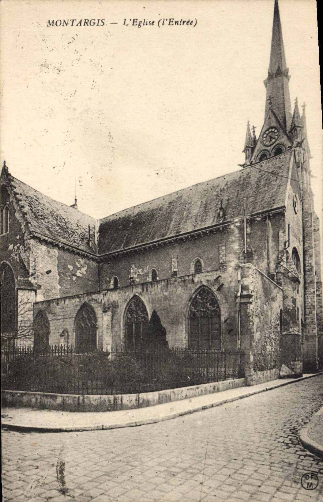 CPA Montargis L'Eglise (l'Entree)