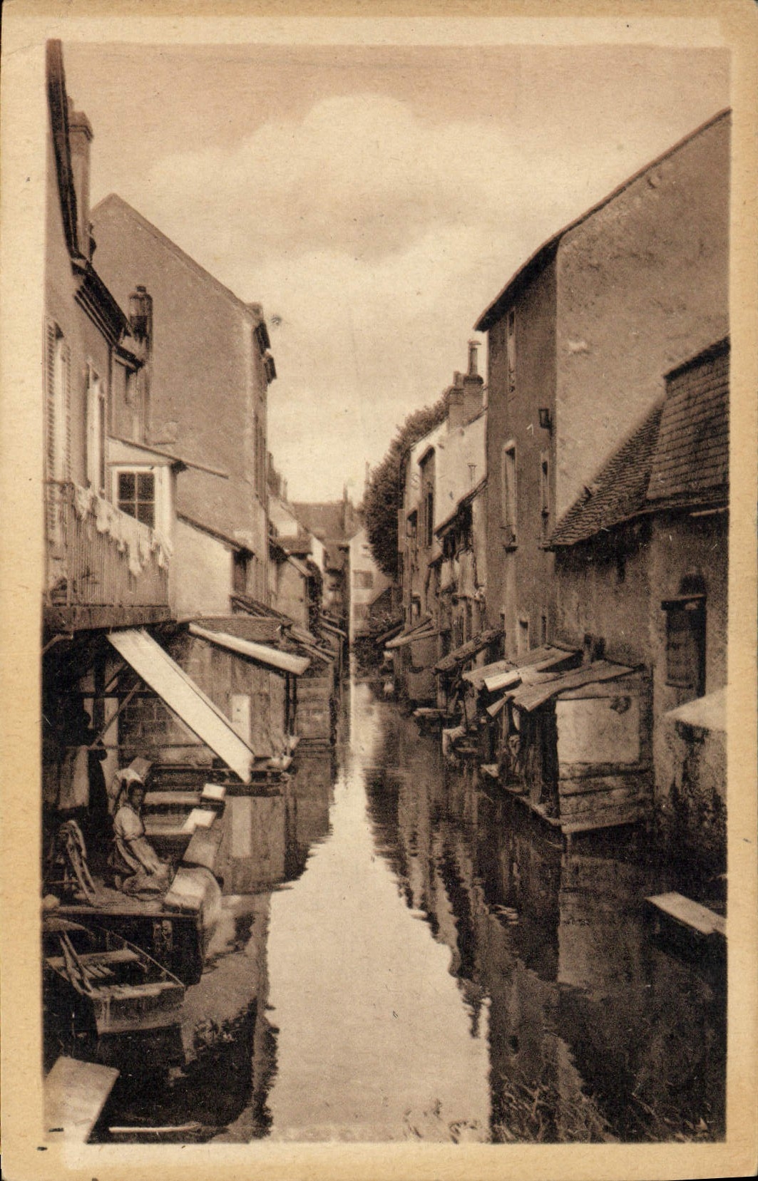 CPA Montargis Maison sur l'Eau Rue du Pont Neuf