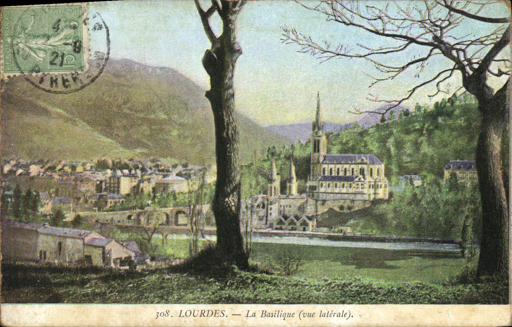 CPA Lourdes La Basilique vue laterale 