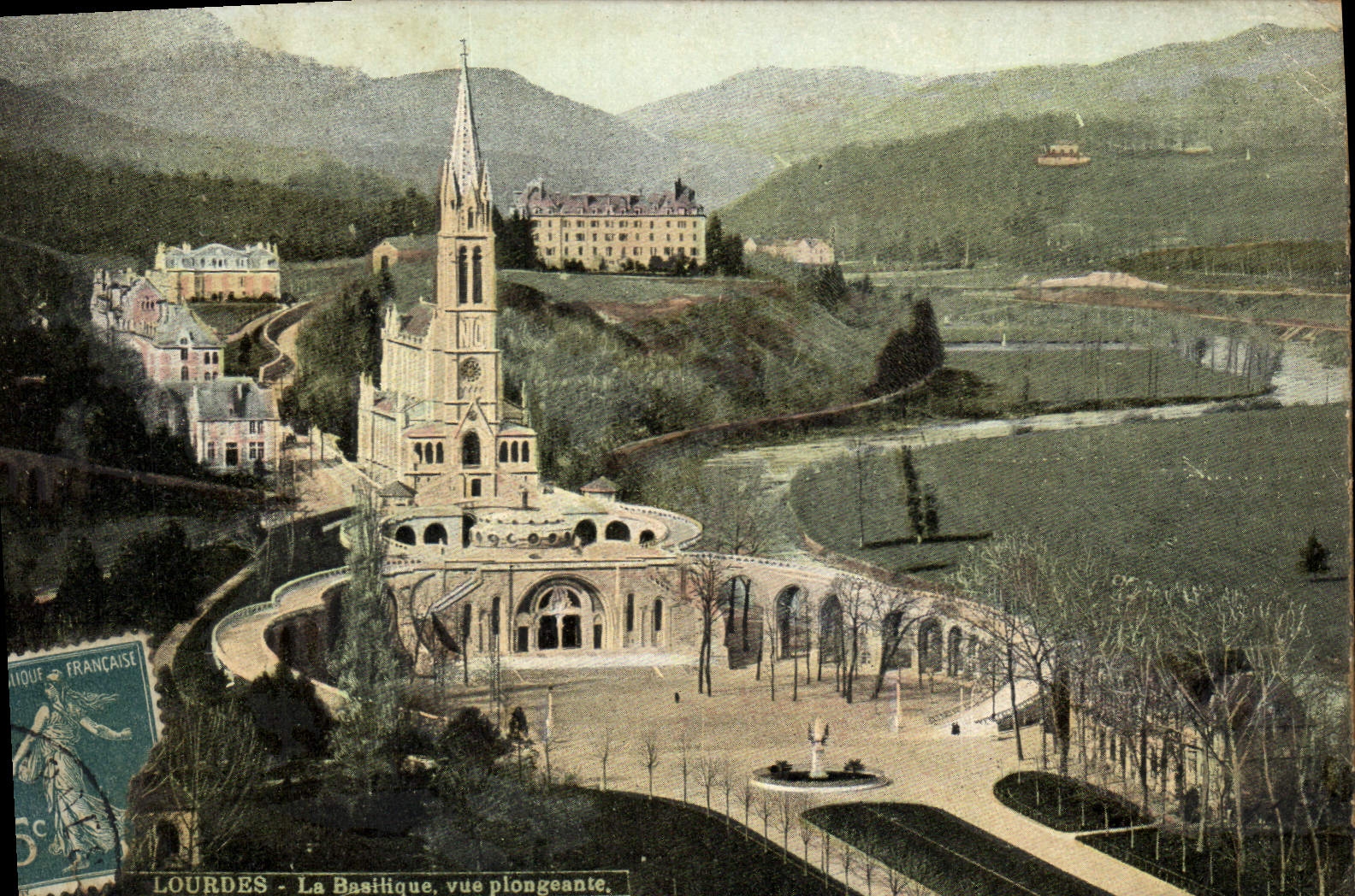 CPA Lourdes La Basilique vue plongeante 