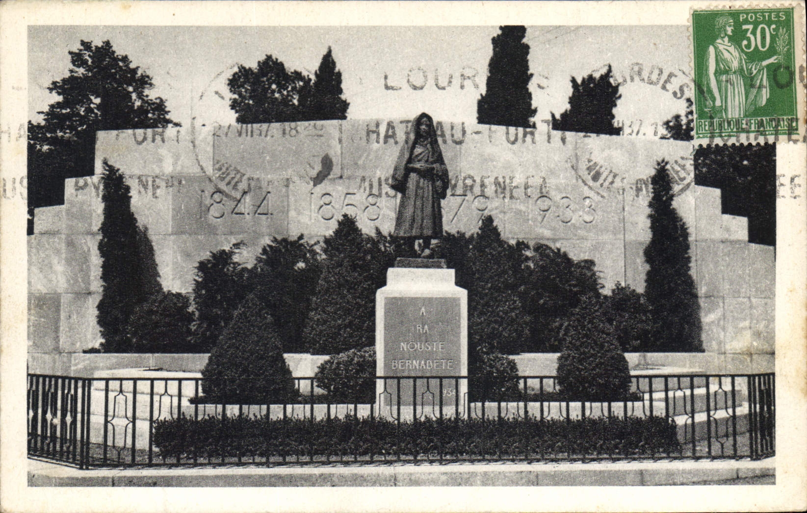 CPA Lourdes Monument a Ste Bernadette 