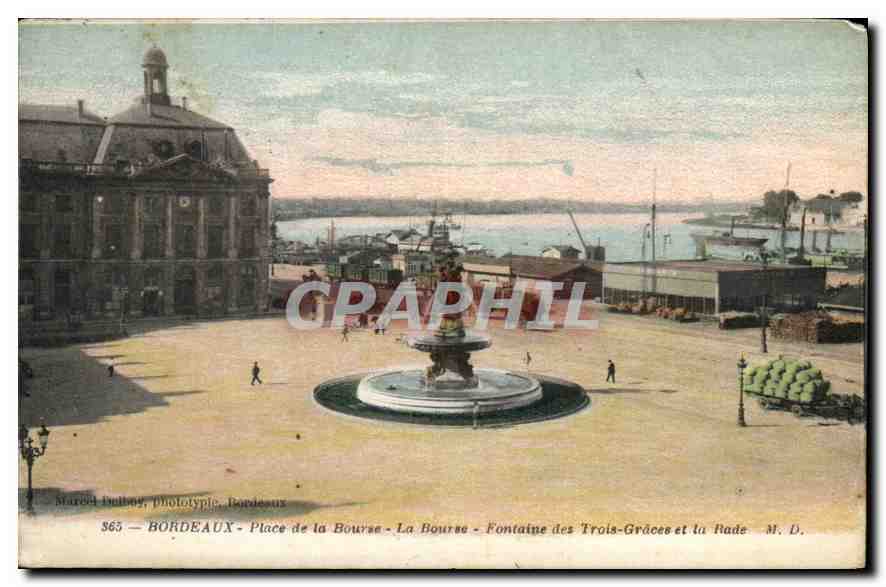 CPA Bordeaux Place de la Bourse La Bourse Fontaine des Trois Graces et la Rade 