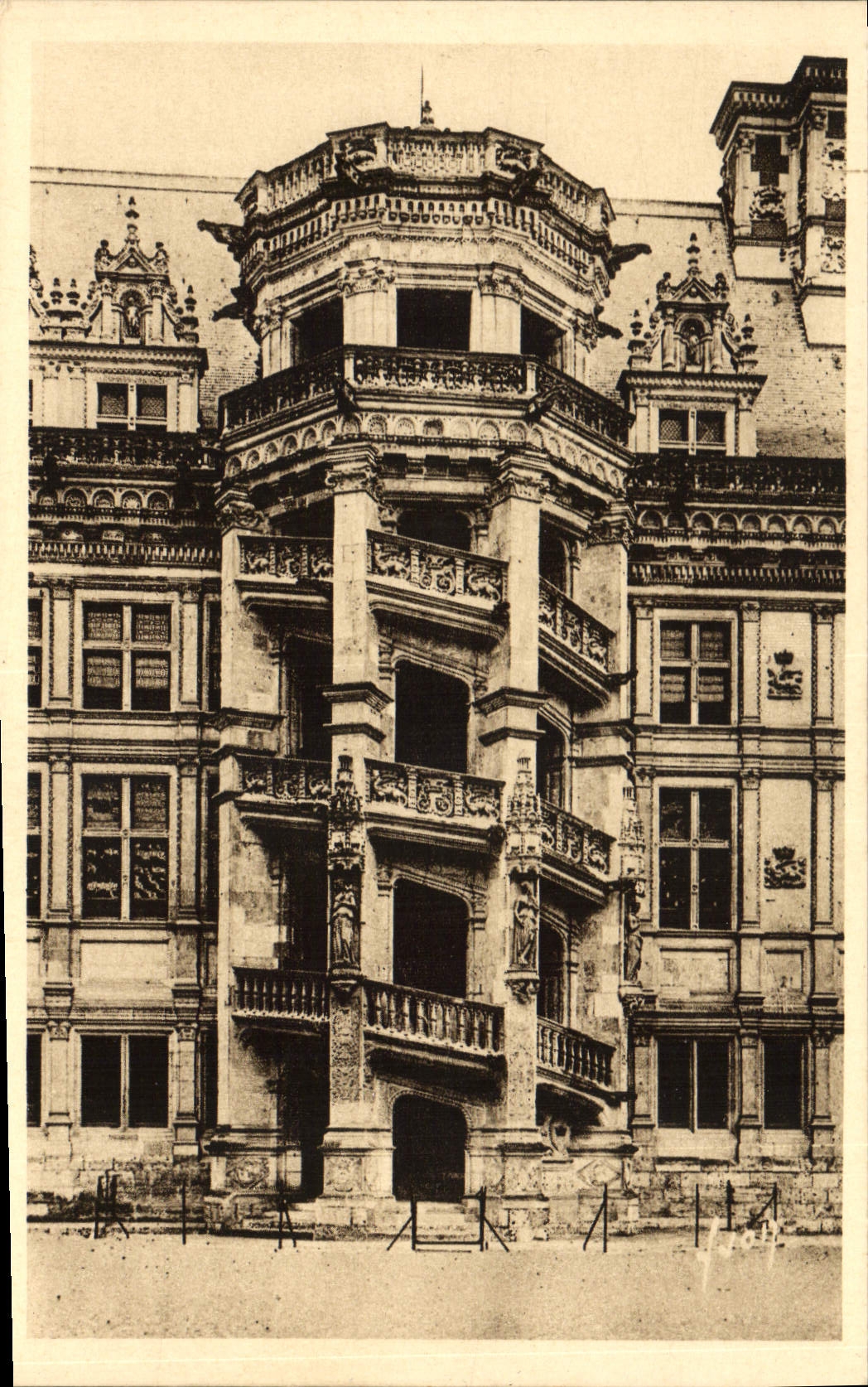 CPA Blois L et Ch Le Chateau Escalirt Francois I 