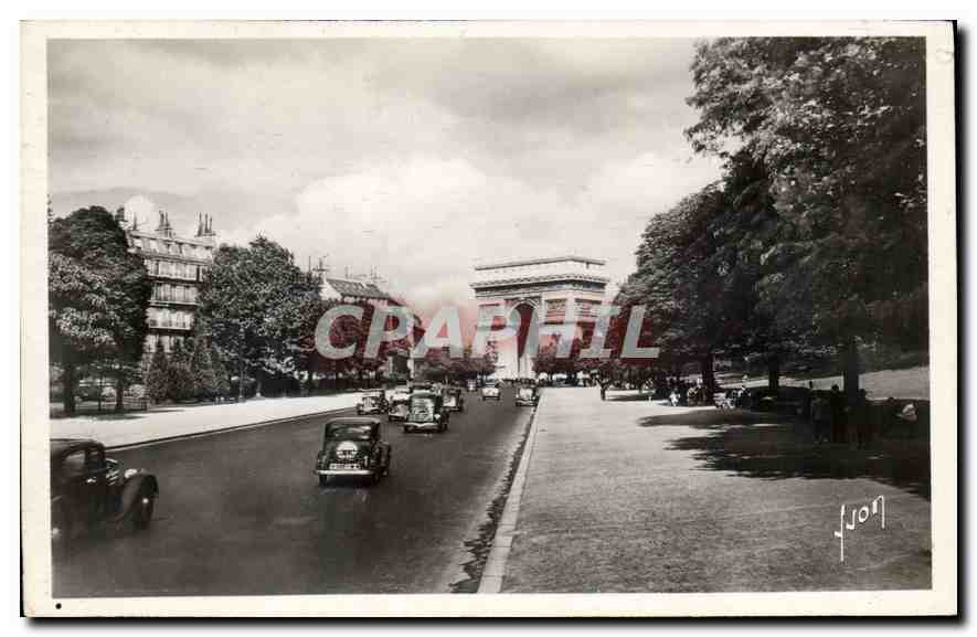 CPA Paris en Flanant l'Avenue Foch 