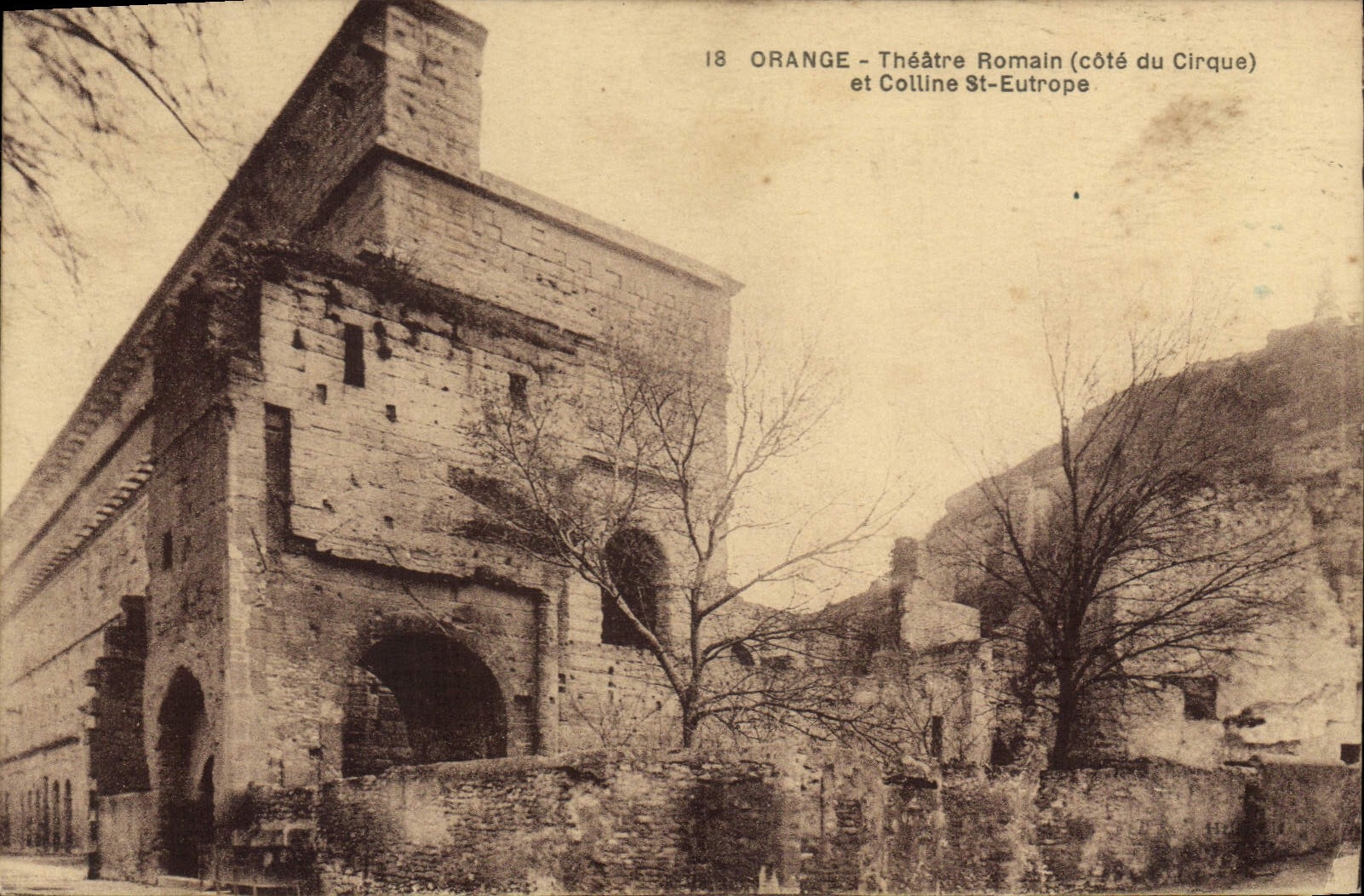 CPA Orange Theatre Romain Cote du Cirque et Colline St Eutrope 