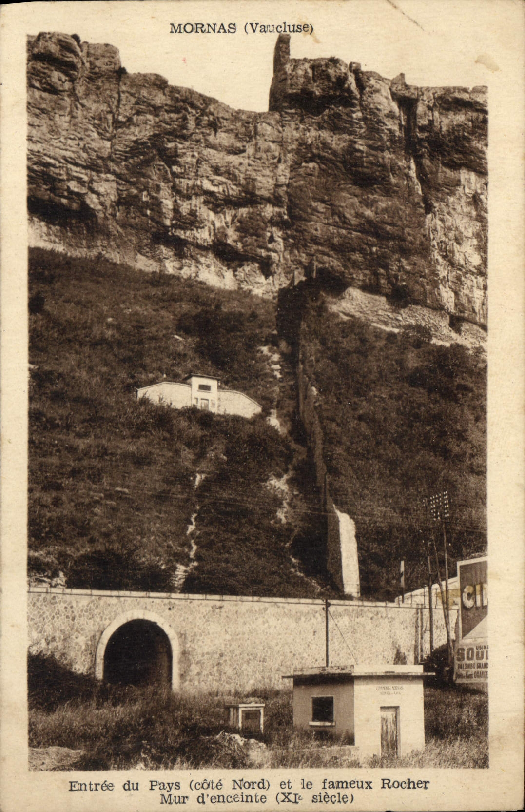CPA Mornas Vaucluse entree du pays cote Nord et le Fameux Rocher Mur d'encainte XI siecle 