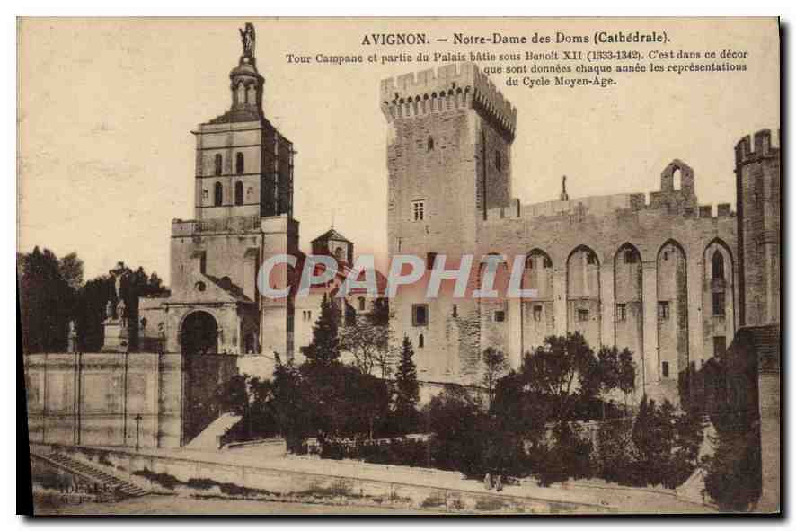 Avignon — Notre-Dame des Doms (Cathédrale). Tour Campanaire et partie du Palais bâtie sous Benoît XII (1333-1342).